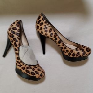 Guess sz 7 stiletto leopard calf skin BNWOB never